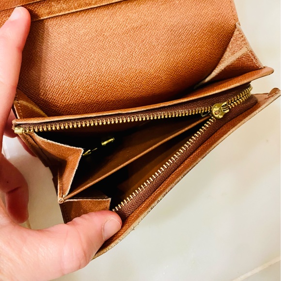 LV Wallet - Picture 5 of 11